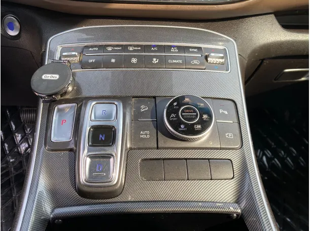 Car image 16