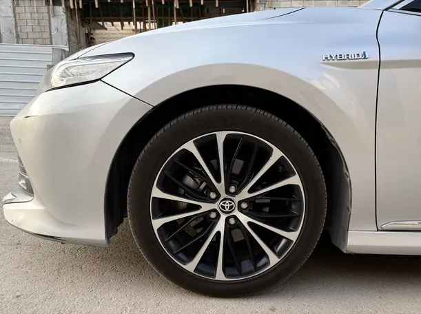 Car image 9