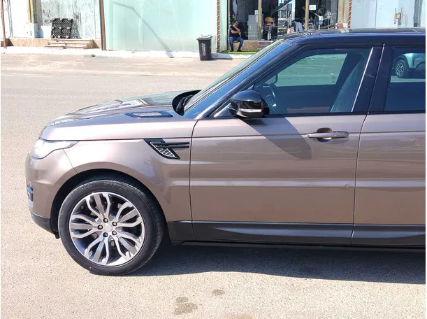 Car image 9