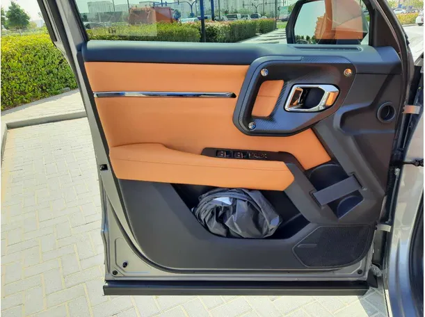 Car image 10