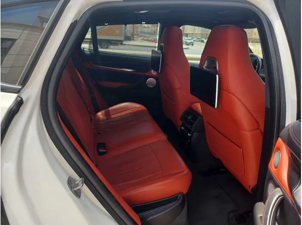 Car image 15