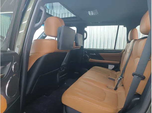 Car image 14