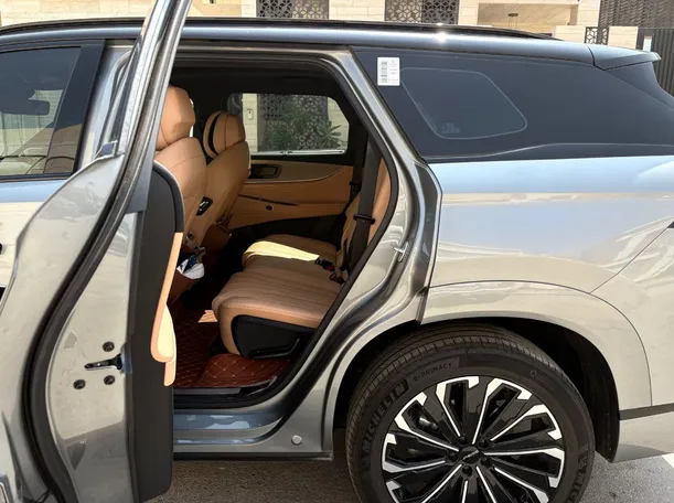Car image 15