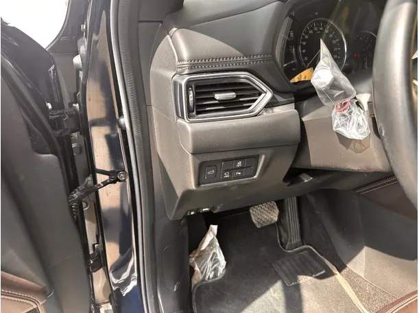 Car image 27