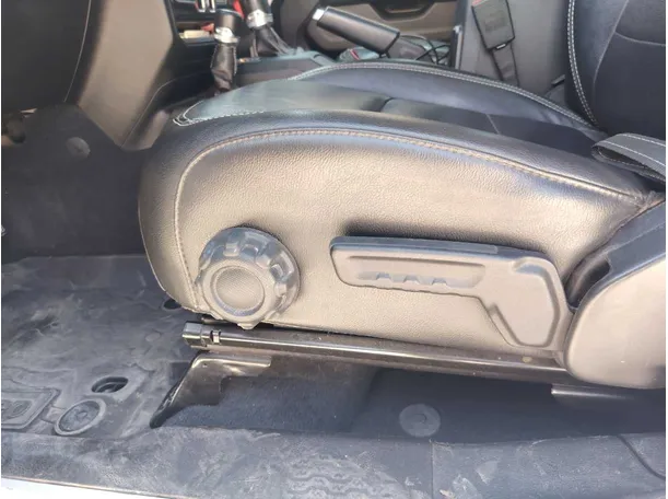Car image 28