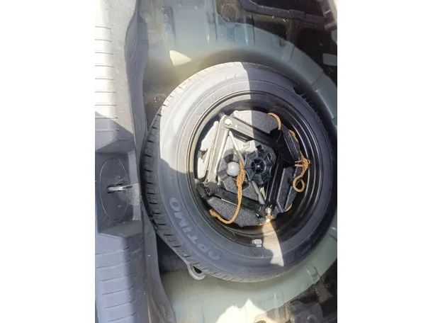 Car image 29