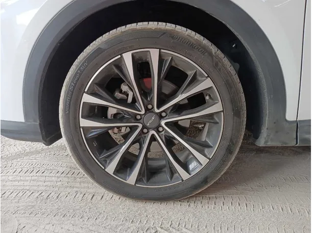 Car image 9