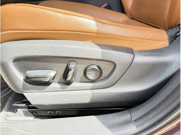 Car image 27