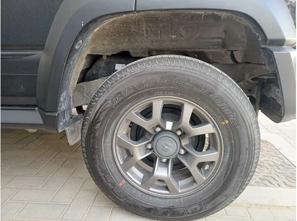 Car image 9