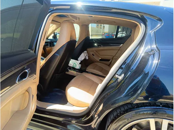 Car image 19