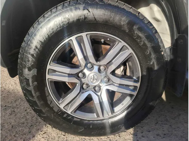 Car image 11