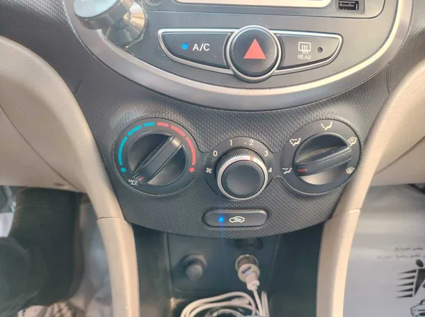 Car image 24