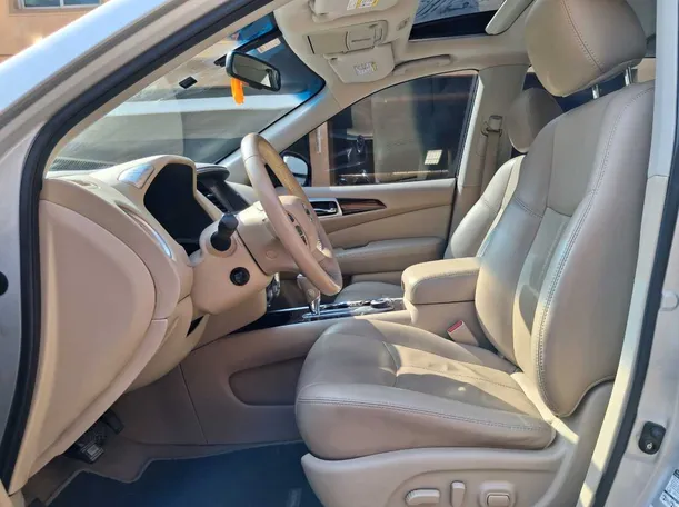 Car image 12