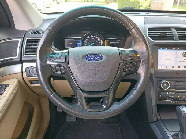 Car image 16