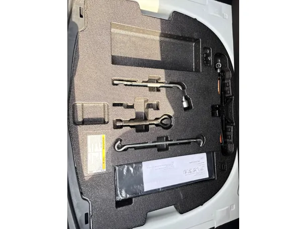 Car image 30
