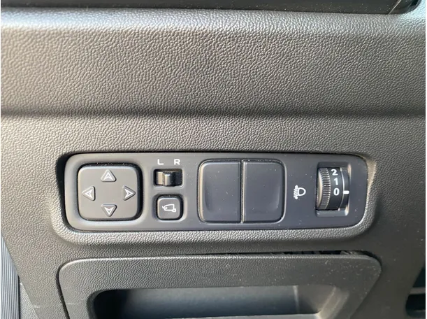 Car image 23