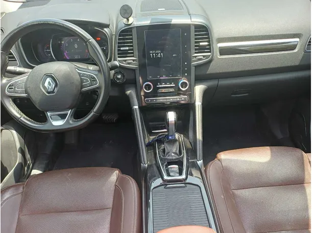 Car image 16