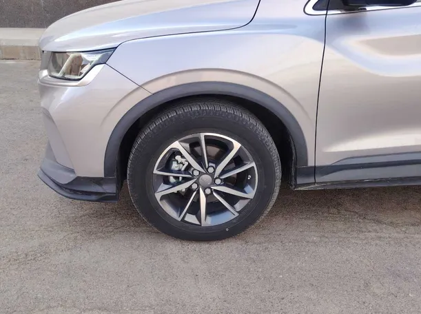Car image 9