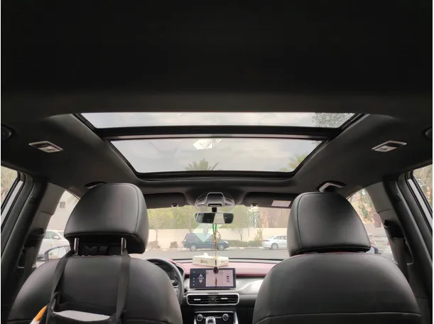 Car image 18