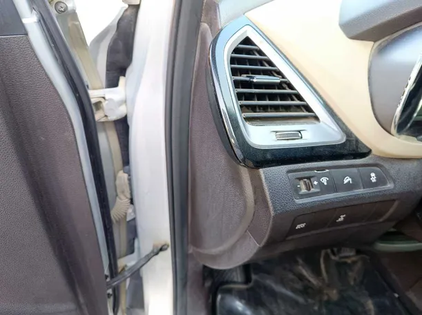 Car image 32