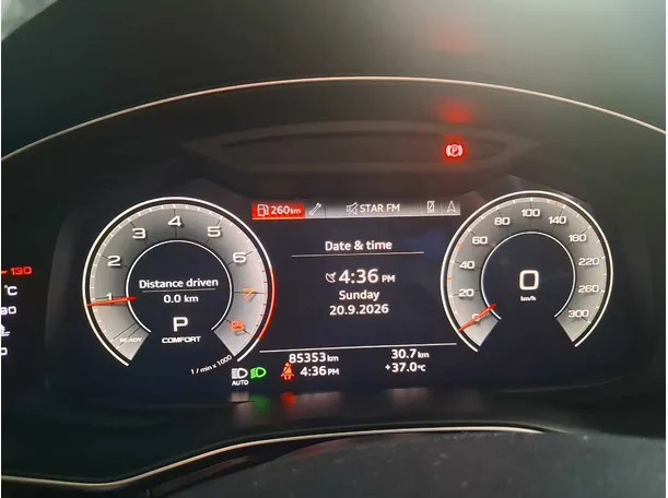 Car image 18