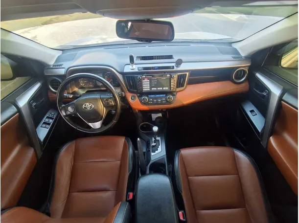 Car image 14