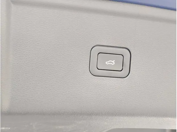 Car image 35