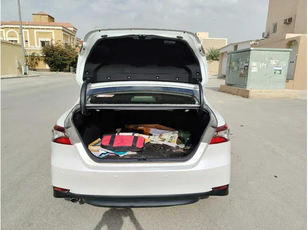 Car image 20