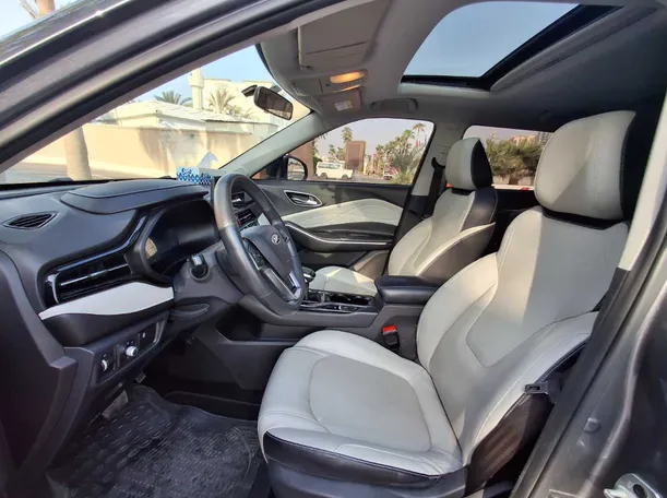Car image 10