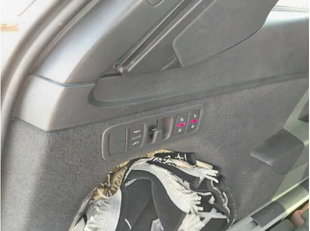 Car image 39