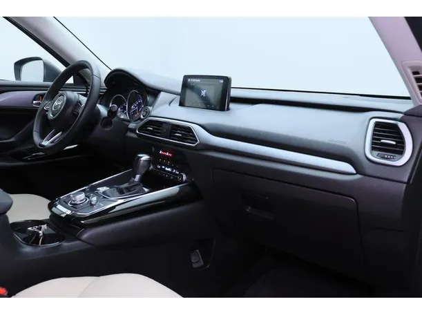 Car image 10