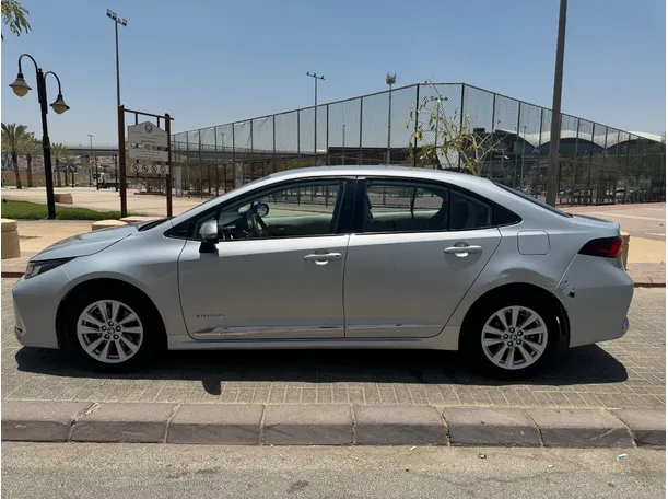 Car image 8