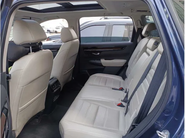 Car image 13