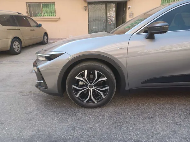Car image 9