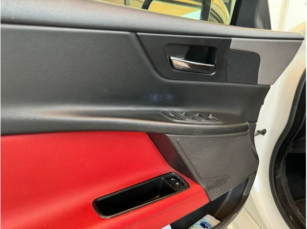 Car image 26