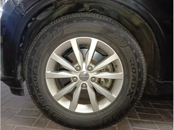 Car image 10
