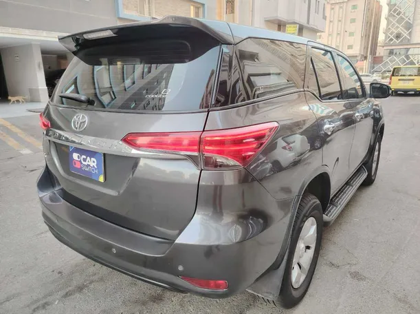 Car image 5