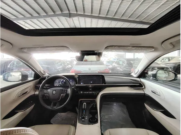 Car image 26