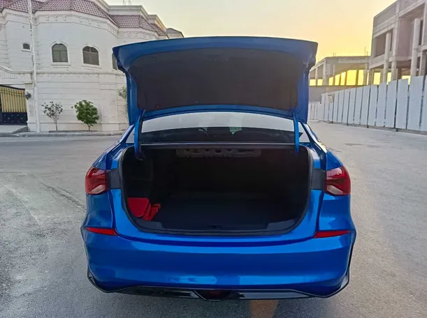 Car image 25