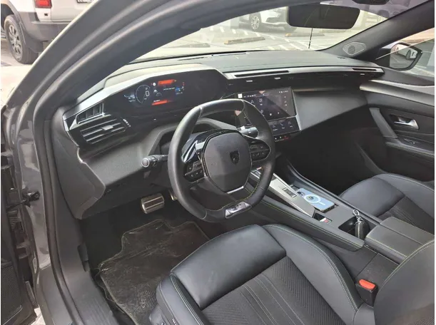 Car image 9