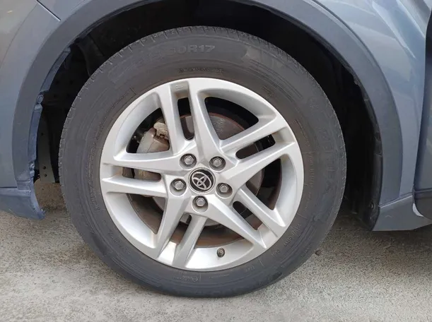Car image 9