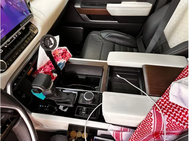 Car image 18