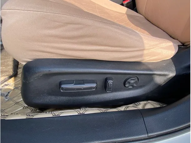 Car image 27