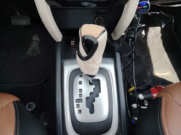 Car image 19
