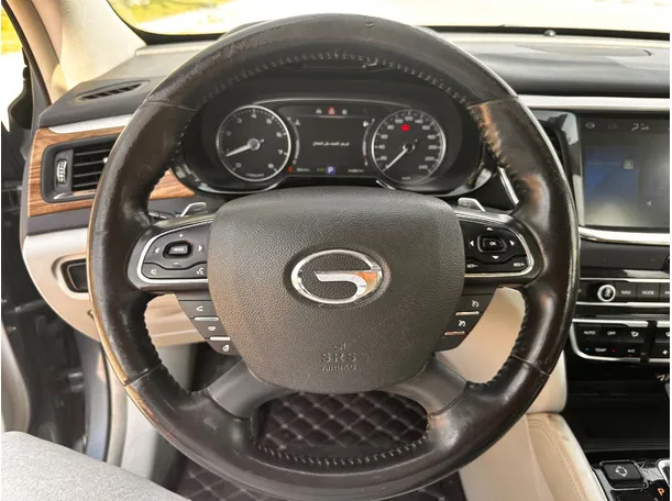 Car image 18