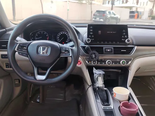 Car image 17
