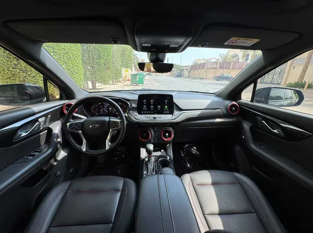 Car image 16