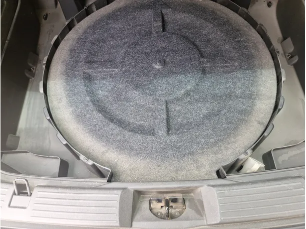 Car image 23