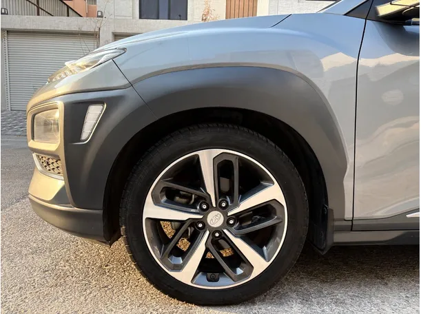 Car image 9