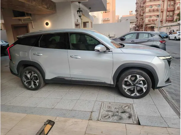 Car image 4
